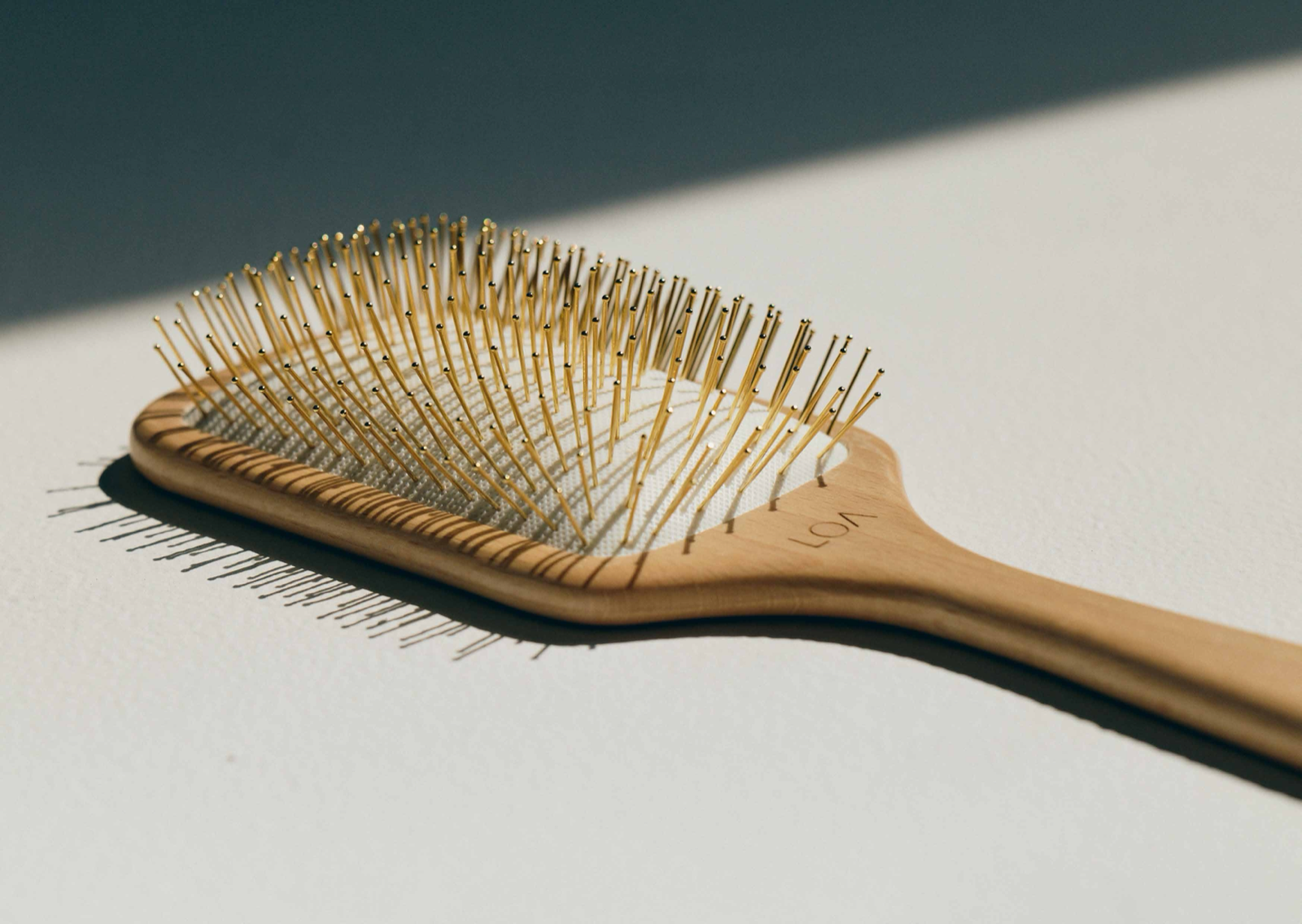 LOA THE 24K PADDLE BRUSH
